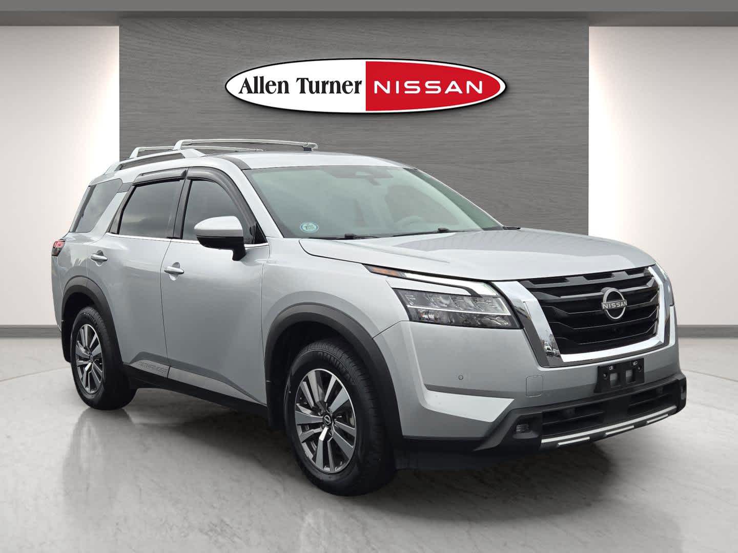 2022 Nissan Pathfinder SL's photo