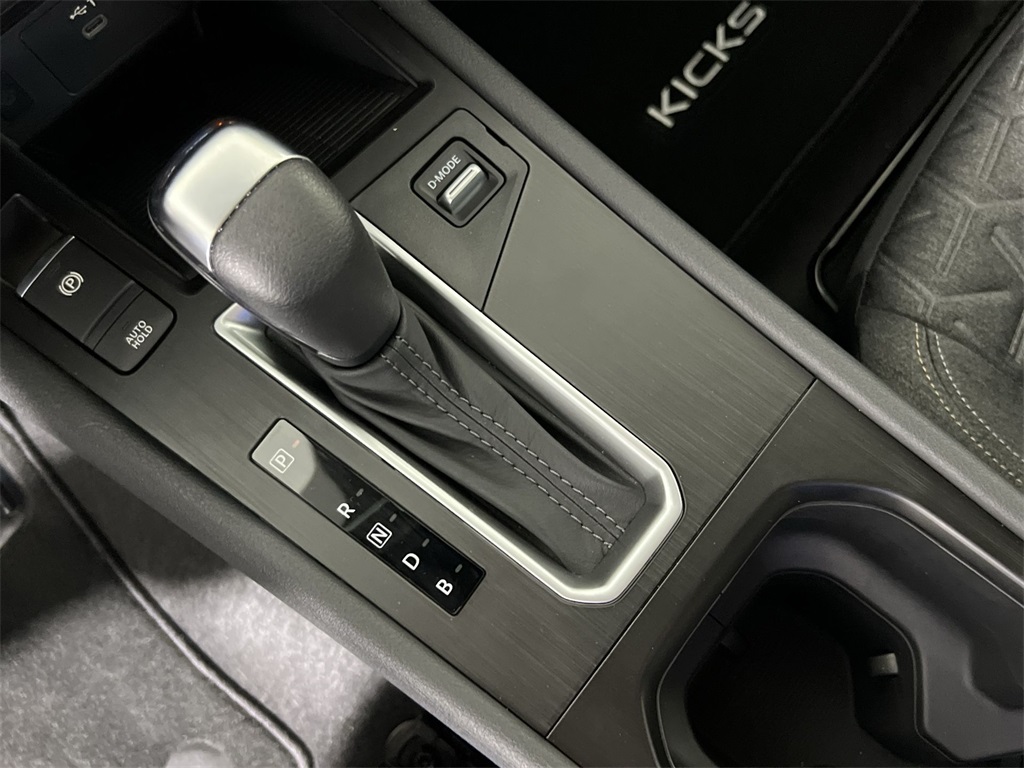 2026 Nissan Kicks SV photo 21