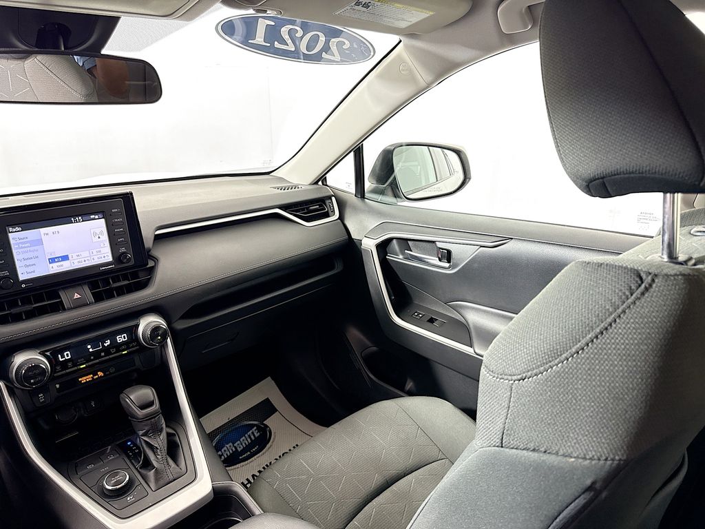 2021 Toyota RAV4 Hybrid XLE photo 21