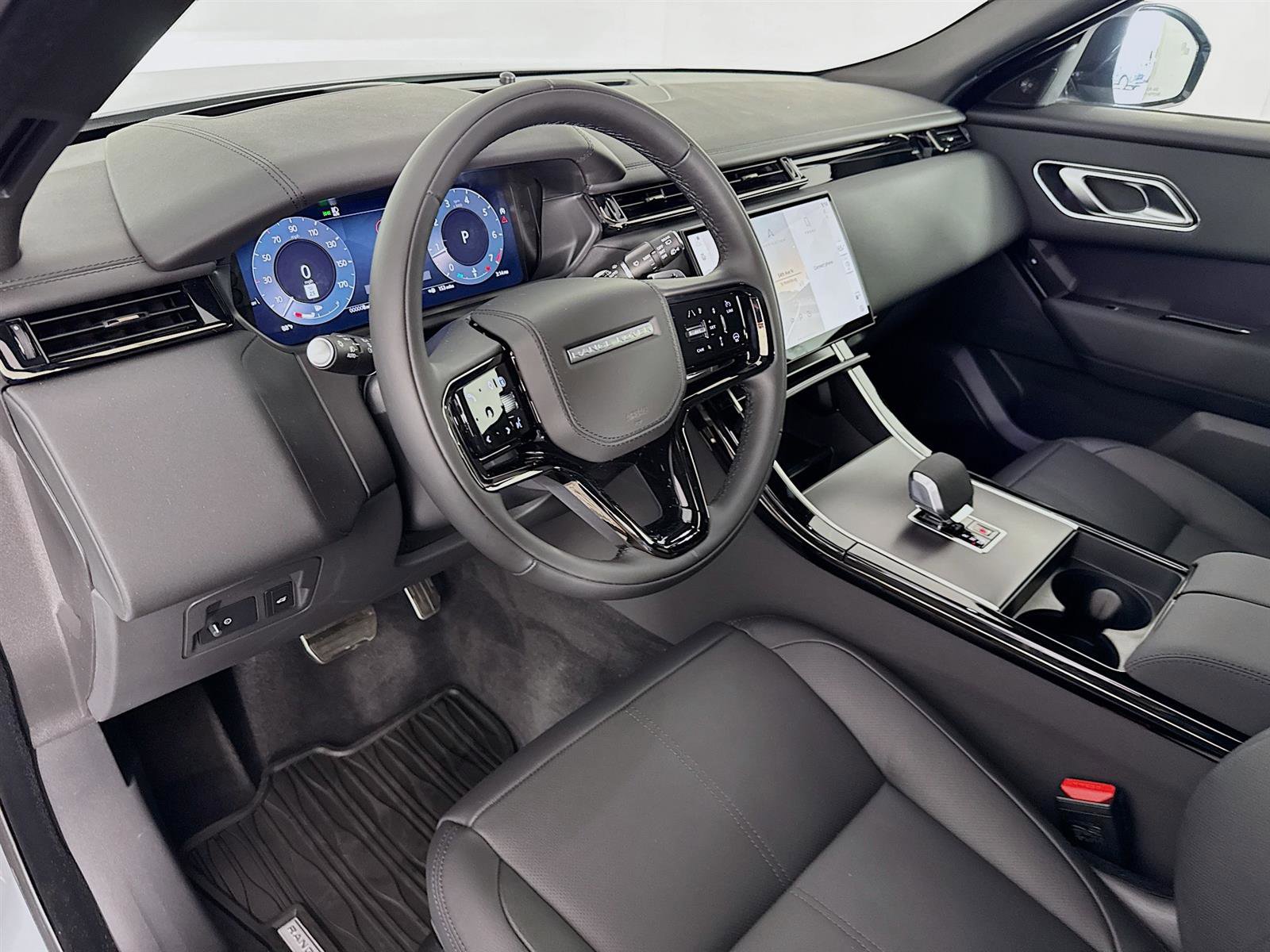 2026 Land Rover Range Rover Velar SE photo 4