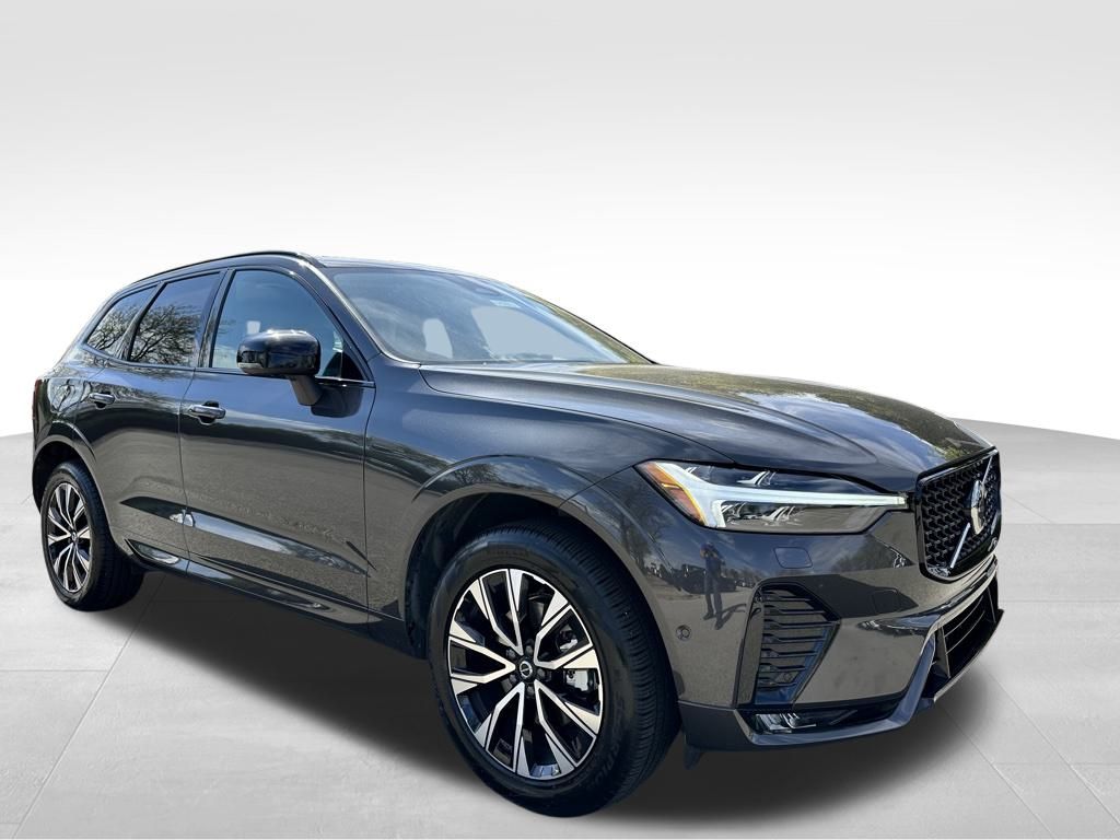 2025 Volvo XC60 B5 Plus photo 3