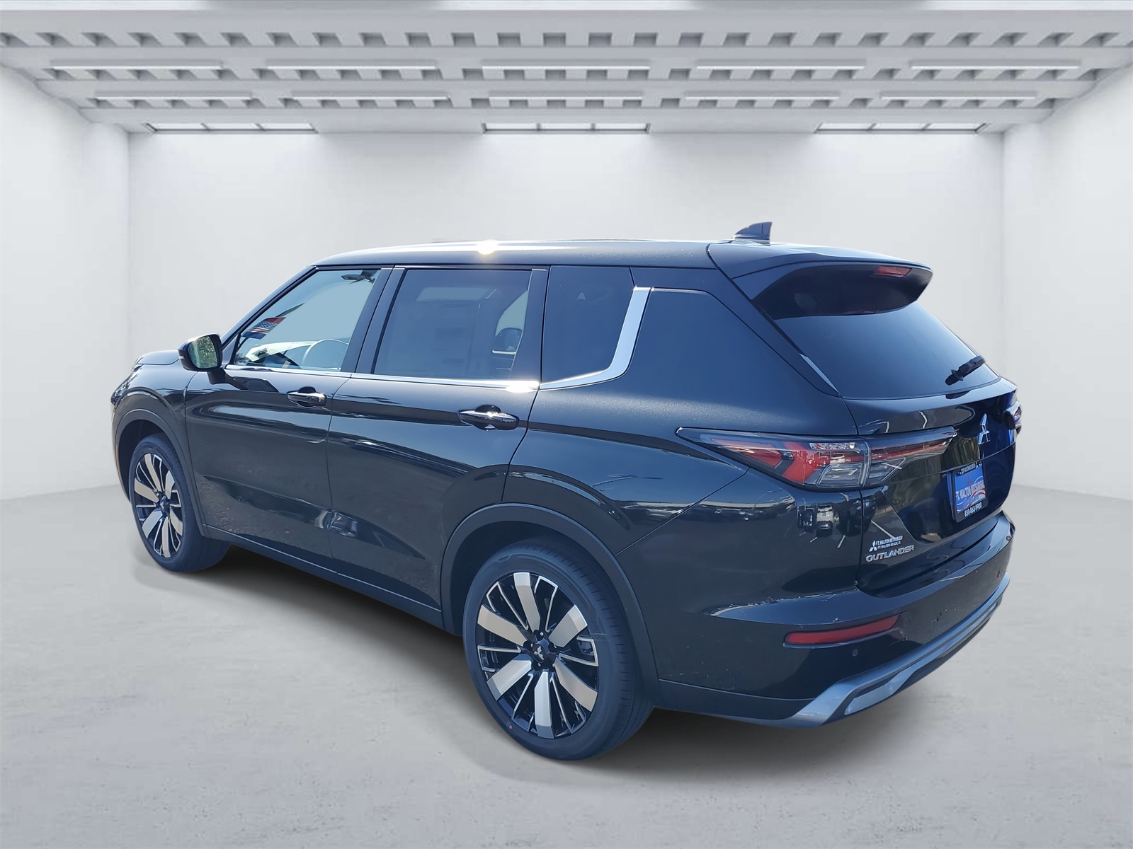 2025 Mitsubishi Outlander SE photo 3