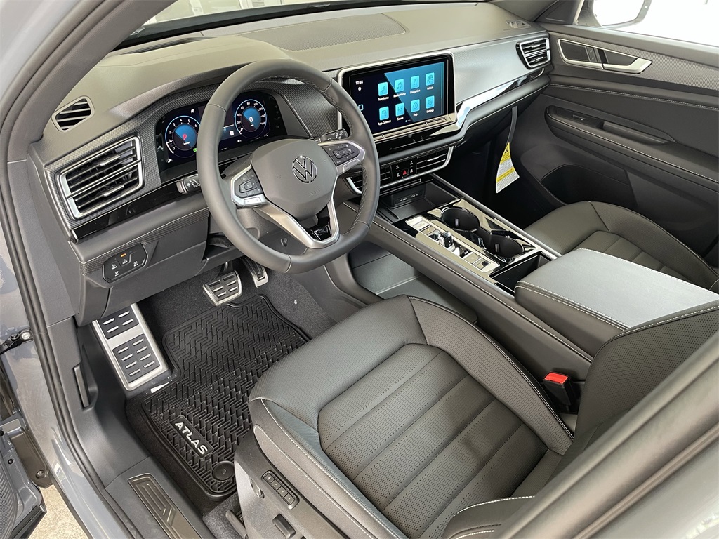 2025 Volkswagen Atlas Cross Sport SEL R-Line photo 8