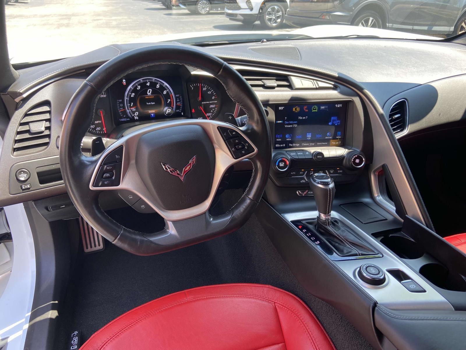 2019 Chevrolet Corvette Stingray 1LT photo 2