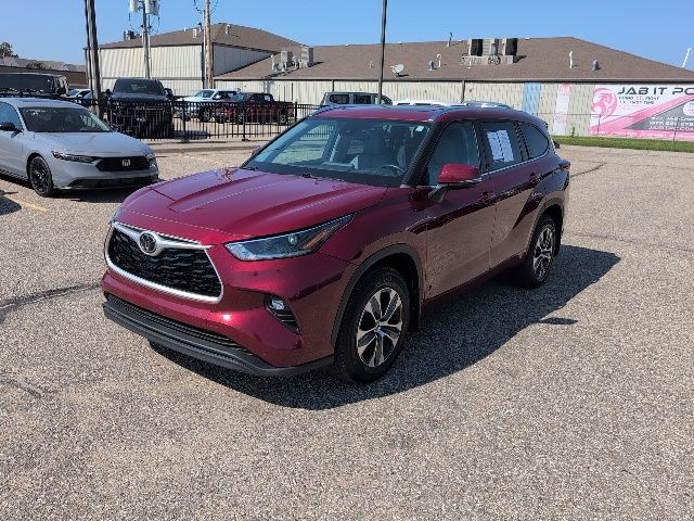 2021 Toyota Highlander XLE photo 12