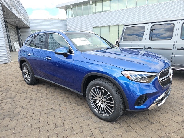 2026 Mercedes Benz GLC 300 4MATIC photo 2