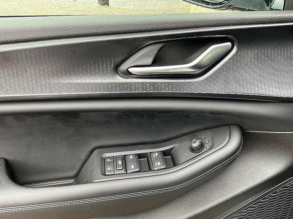2025 Jeep Grand Cherokee Laredo Altitude photo 13
