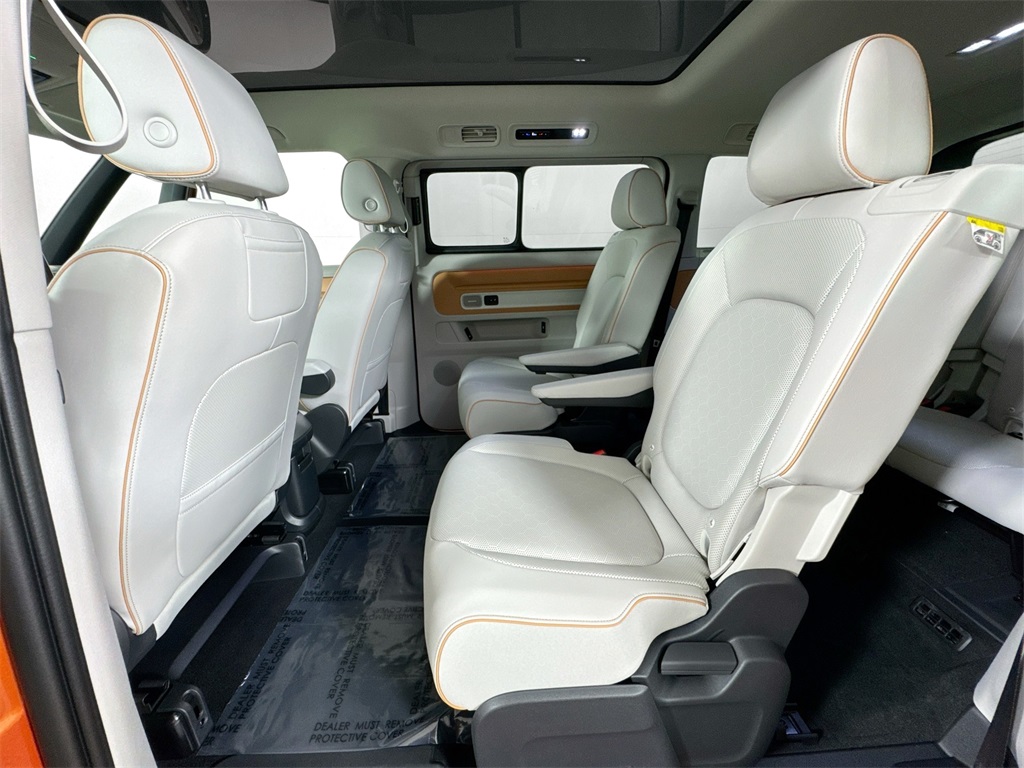 2025 Volkswagen ID. Buzz Pro Plus photo 13