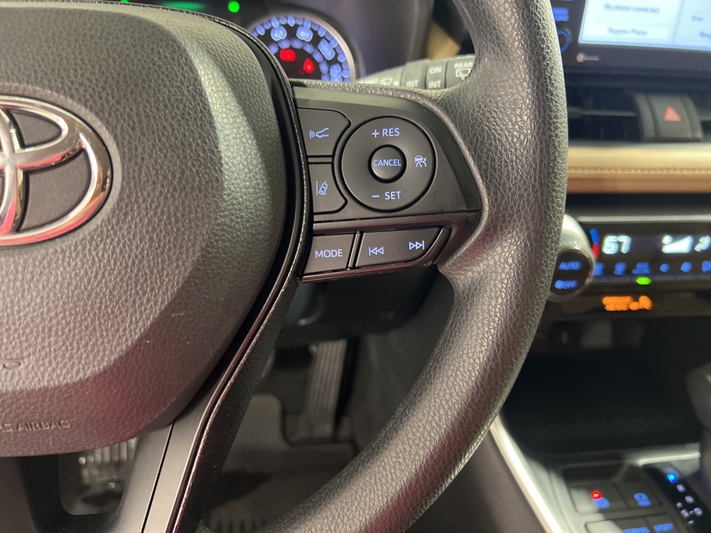 2020 Toyota RAV4 XLE photo 13