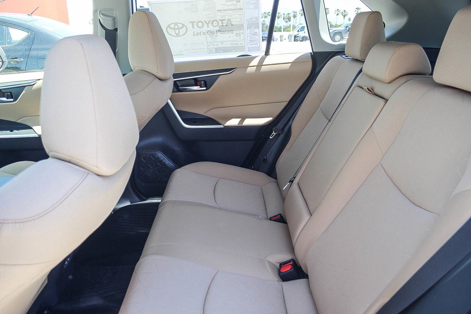 2025 Toyota RAV4 Hybrid XLE photo 13