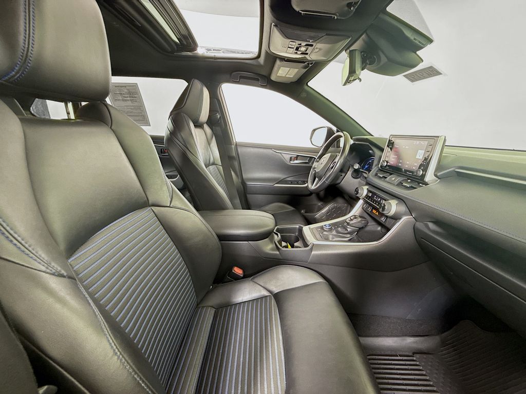 2020 Toyota RAV4 Hybrid XSE photo 25