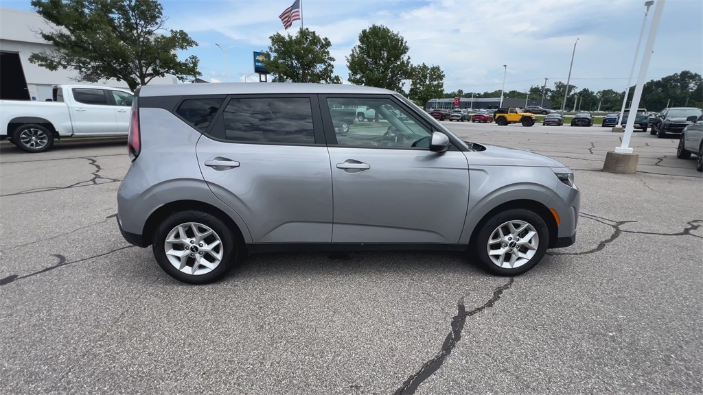 2023 Kia Soul LX photo 7