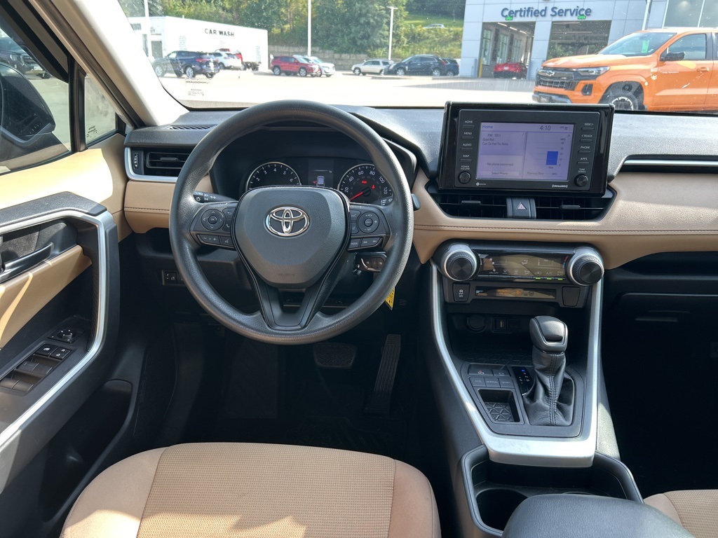 2021 Toyota RAV4 LE photo 19