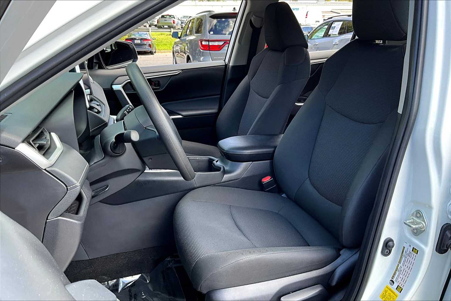 2024 Toyota RAV4 LE photo 7