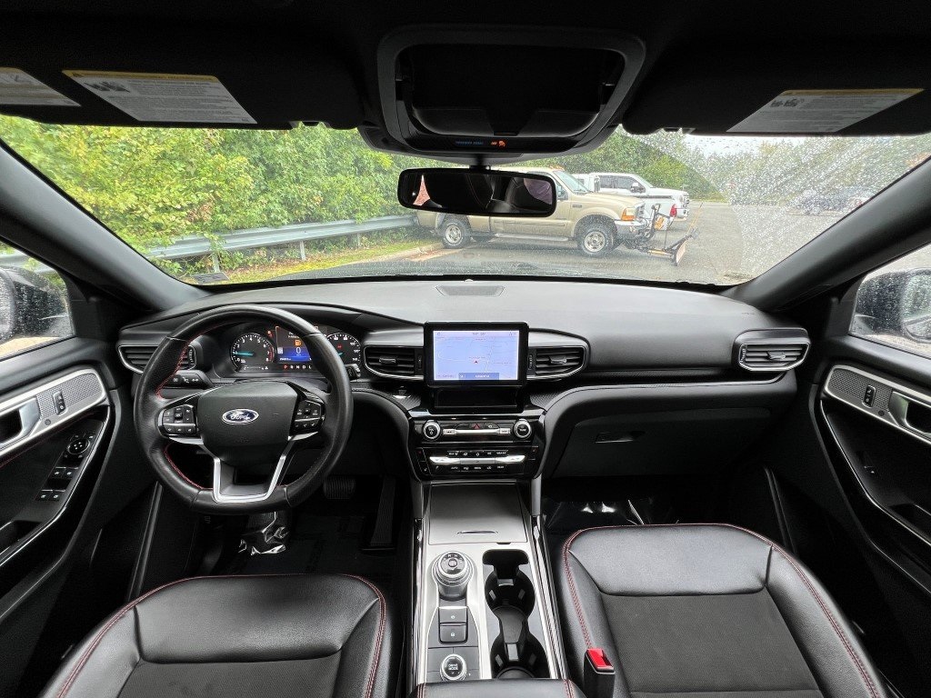 2023 Ford Explorer ST-Line photo 2