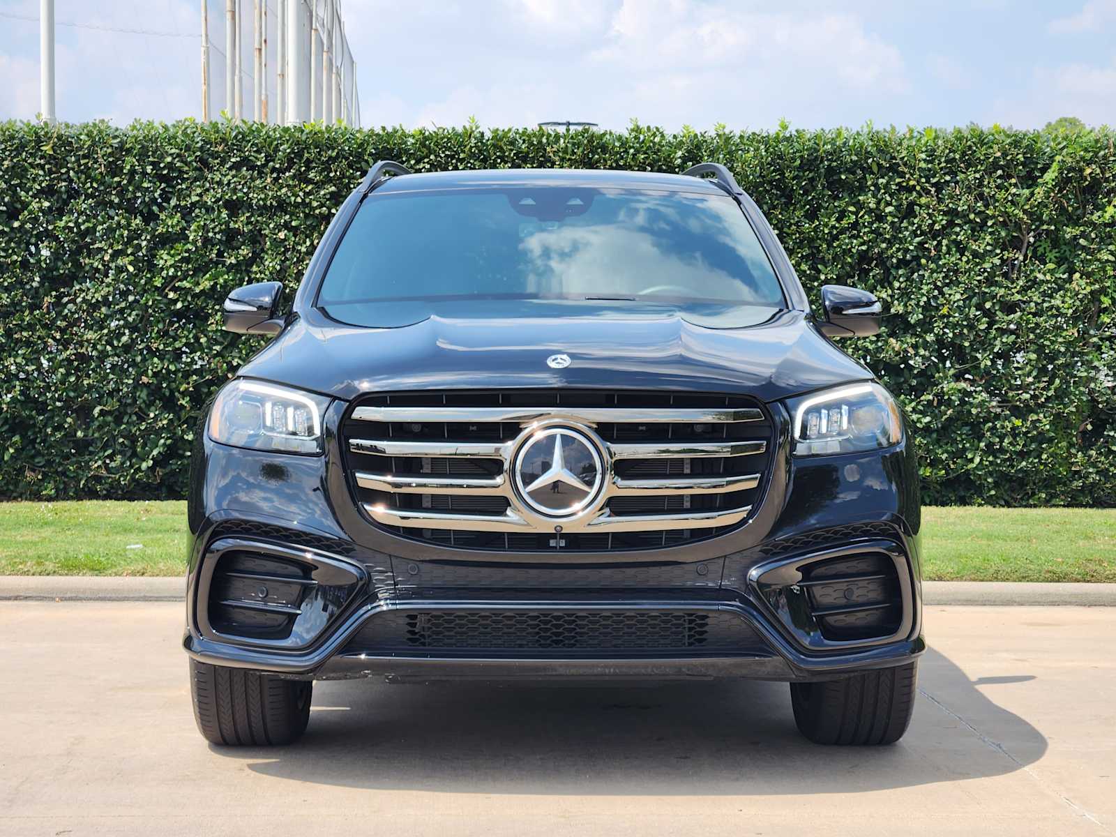 2025 Mercedes Benz GLS 450 4MATIC photo 2