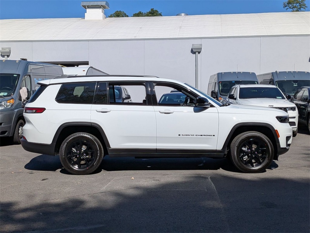 2025 Jeep Grand Cherokee Altitude X photo 2