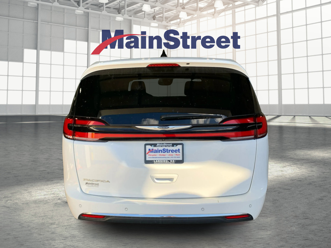 2024 Chrysler Pacifica Touring L photo 4