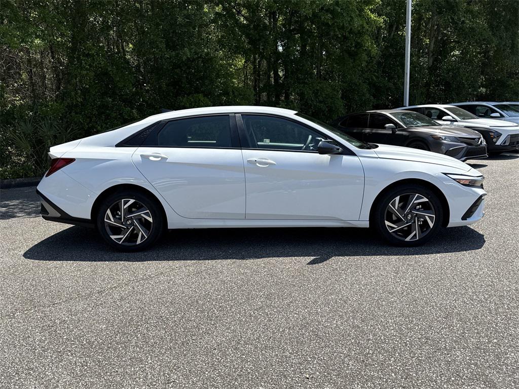2025 Hyundai Elantra Hybrid SEL Sport photo 2