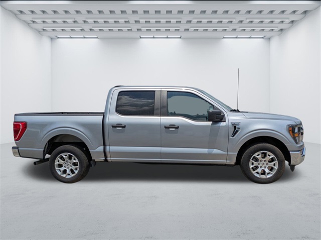 2023 Ford F-150 XLT photo 2