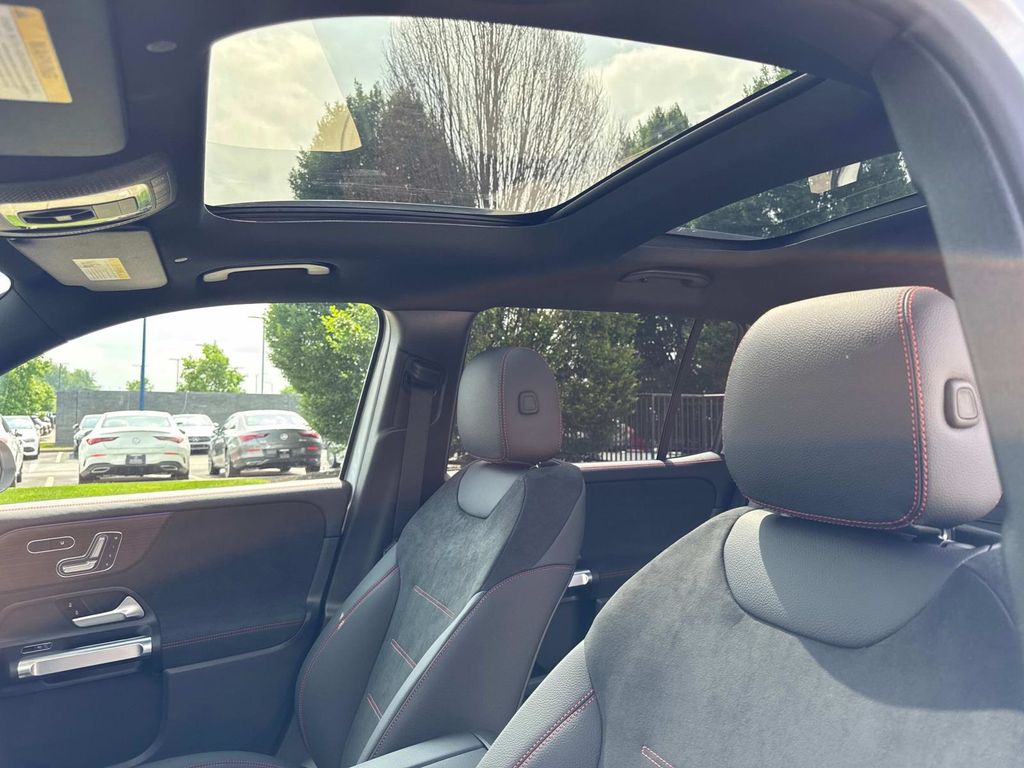 2025 Mercedes Benz GLB 250 4MATIC photo 17
