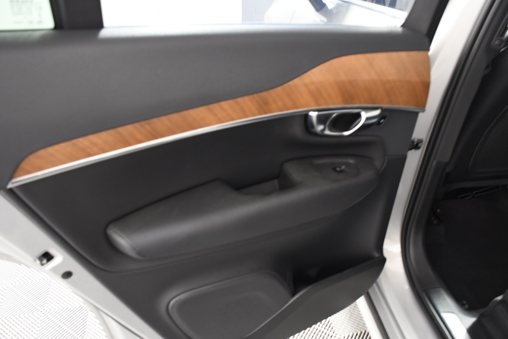 2024 Volvo XC90 B5 Plus photo 22