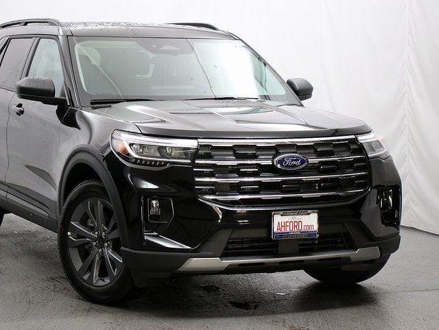 2026 Ford Explorer photo 2