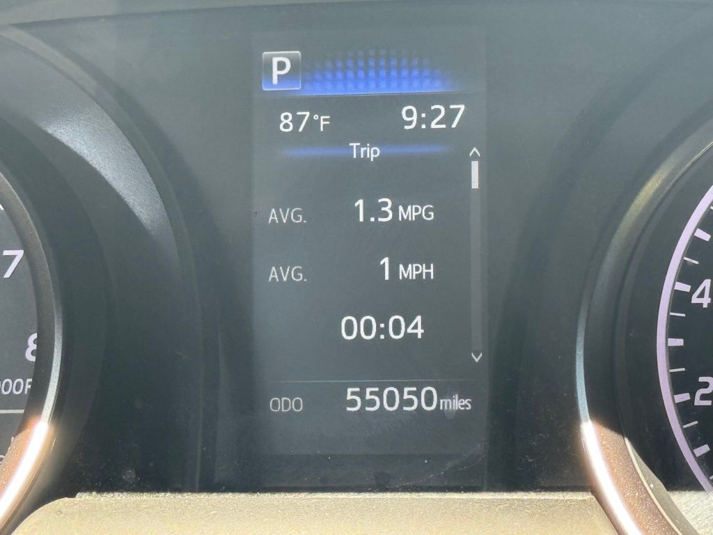 2023 Toyota Camry SE photo 3