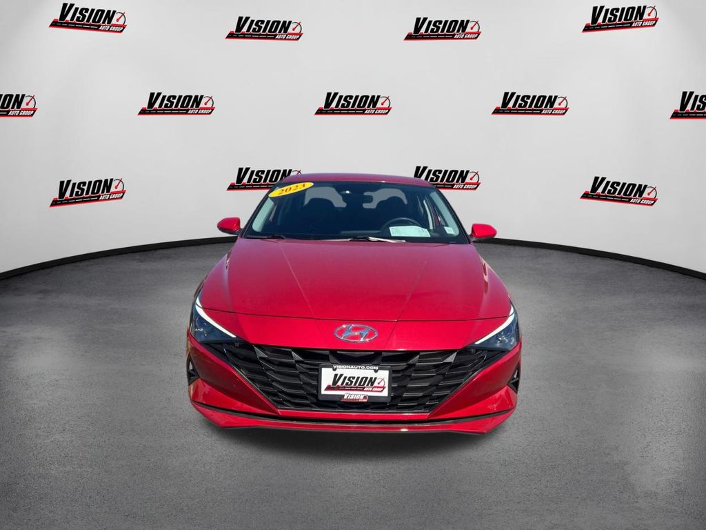 2023 Hyundai Elantra SEL photo 2