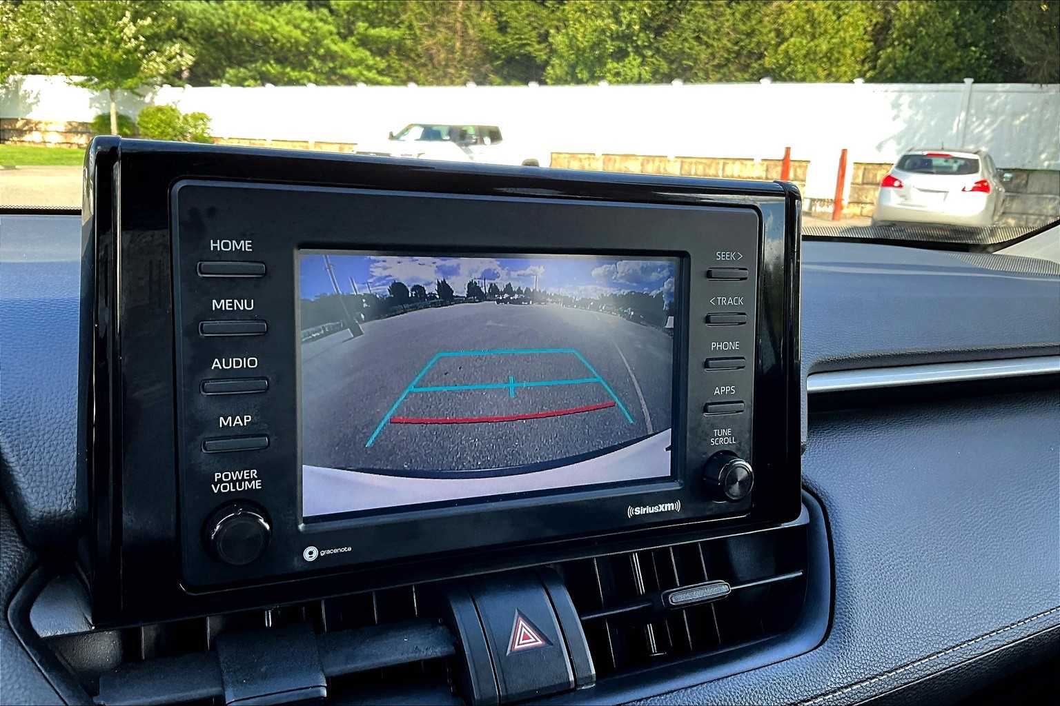 2022 Toyota RAV4 LE photo 19