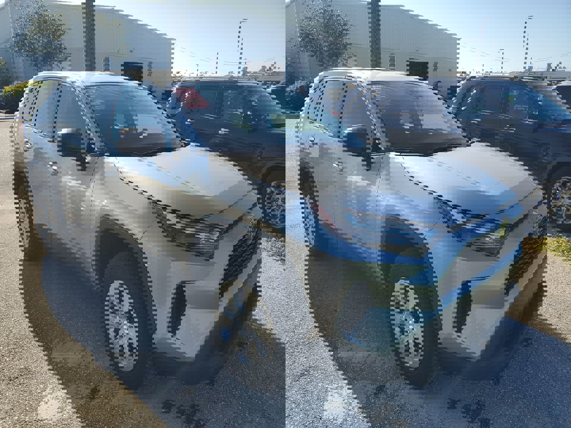 2023 Toyota RAV4 LE photo 2