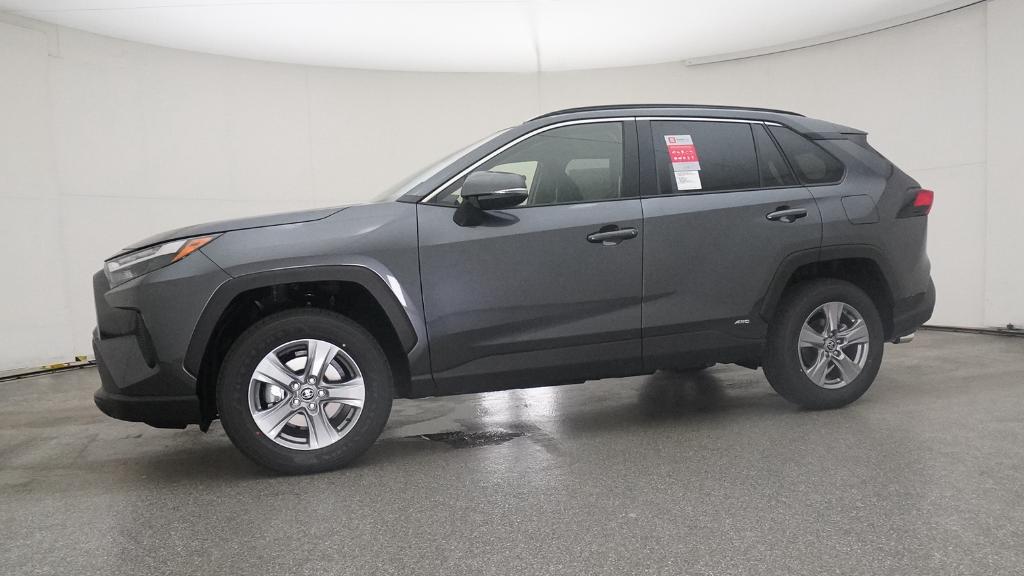 2025 Toyota RAV4 Hybrid XLE photo 4