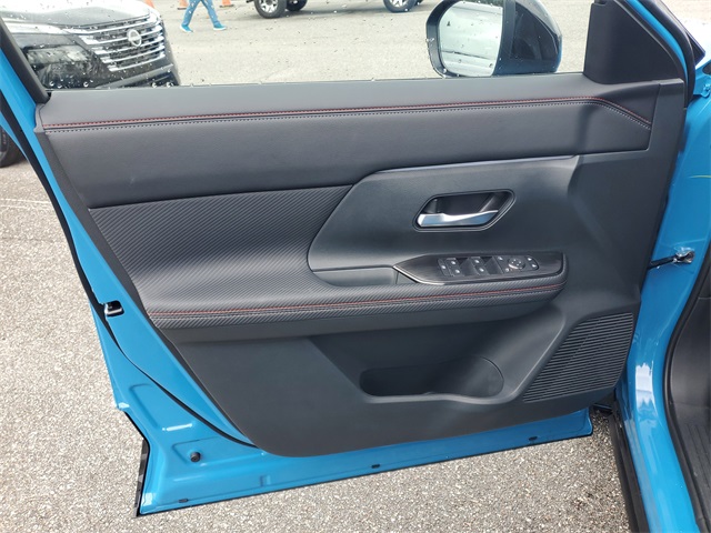 2025 Nissan Kicks SR photo 3