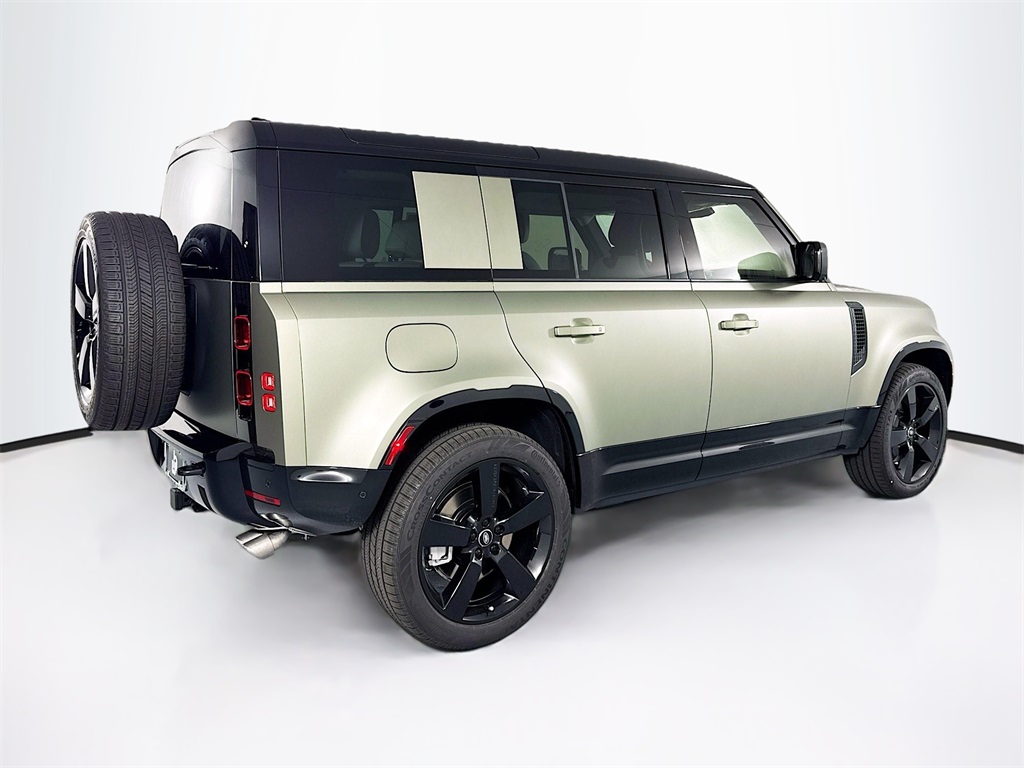 2025 Land Rover Defender 110 X-Dynamic SE photo 4