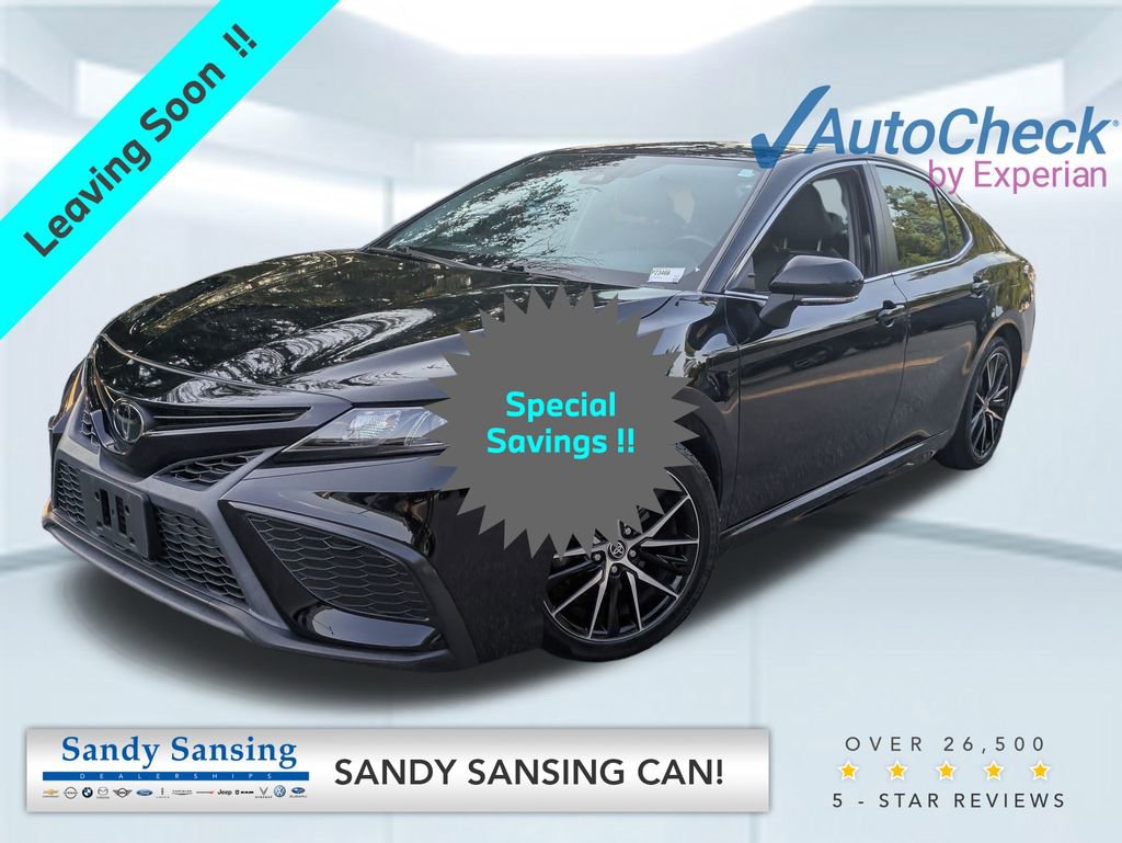 2022 Toyota Camry SE's photo