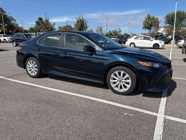 2018 Toyota Camry LE's photo