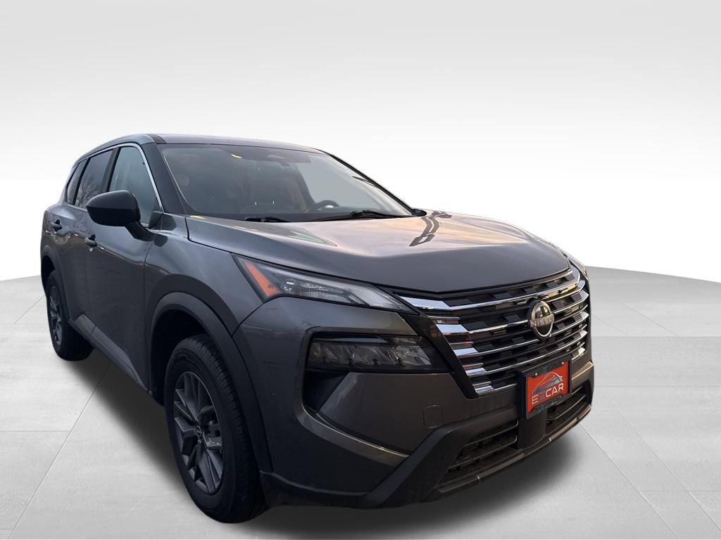 2024 Nissan Rogue S's photo