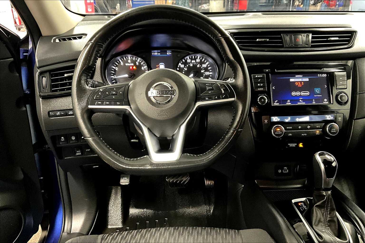 2019 Nissan Rogue SV photo 5