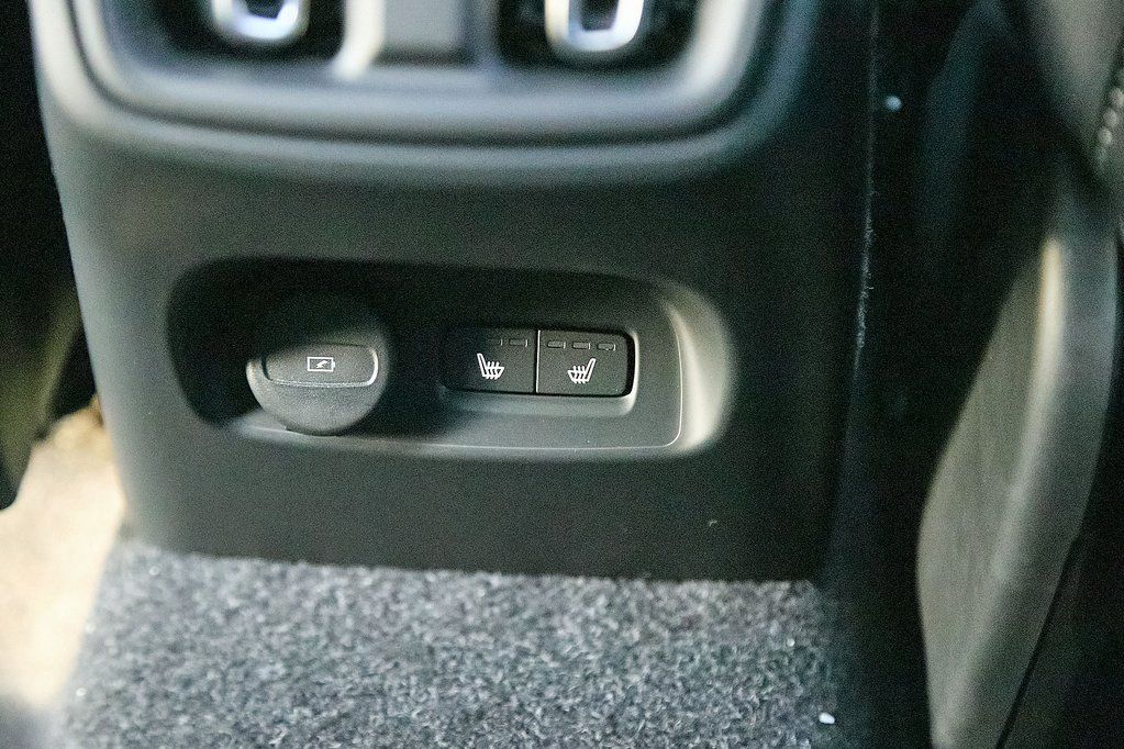 2026 VOLVO XC40 - Image 19