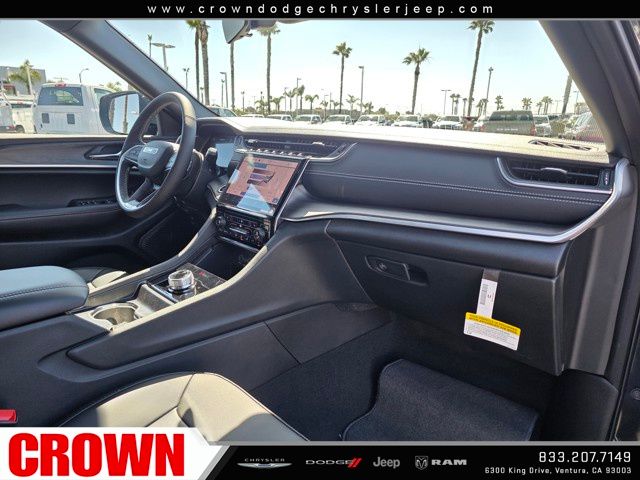 2025 Jeep Grand Cherokee Limited photo 3