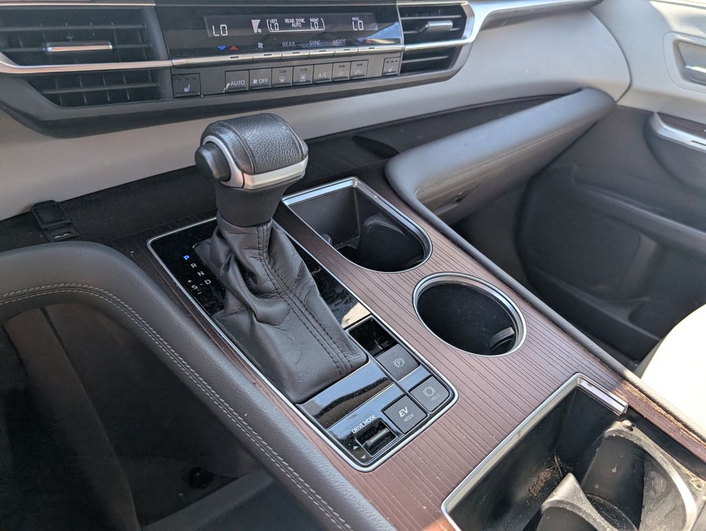 2021 Toyota Sienna XLE photo 18