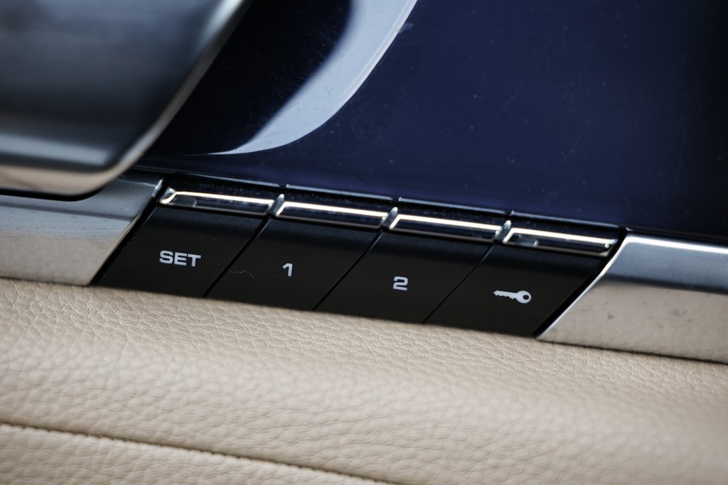 2015 Porsche Panamera Base photo 21