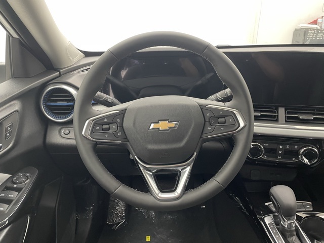 2025 Chevrolet Trax LT photo 5