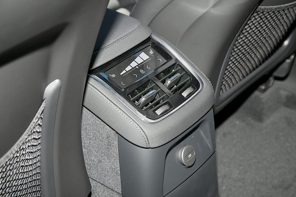 2025 VOLVO XC90 - Image 22