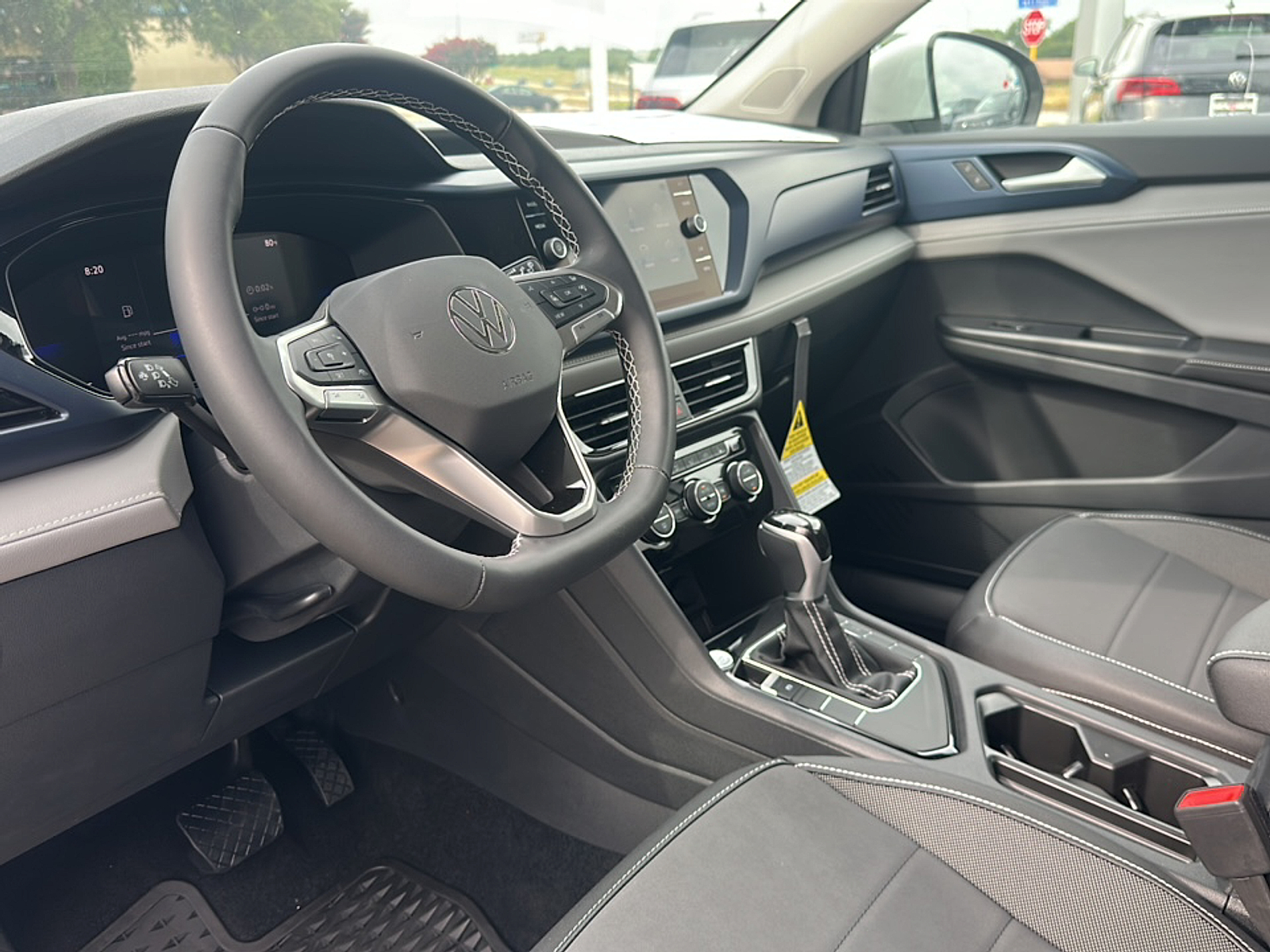 2024 Volkswagen Taos SE photo 3