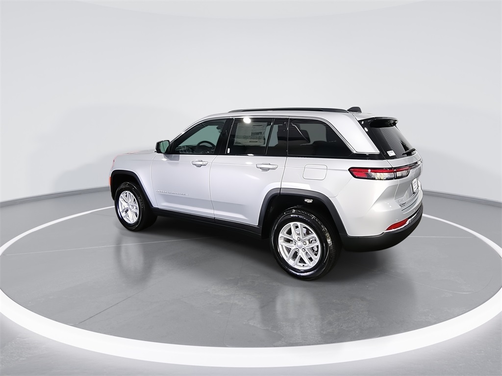 2025 Jeep Grand Cherokee Laredo X photo 4