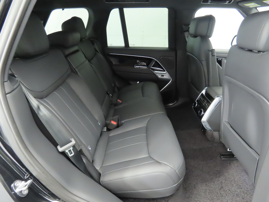 2025 Land Rover Range Rover SE photo 22
