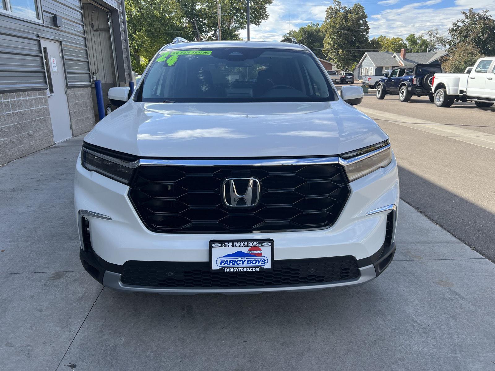 2024 Honda Pilot Touring photo 2