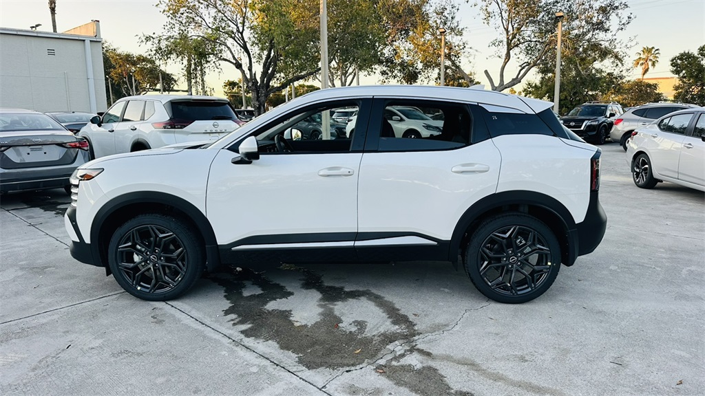 2025 Nissan Kicks SR photo 4