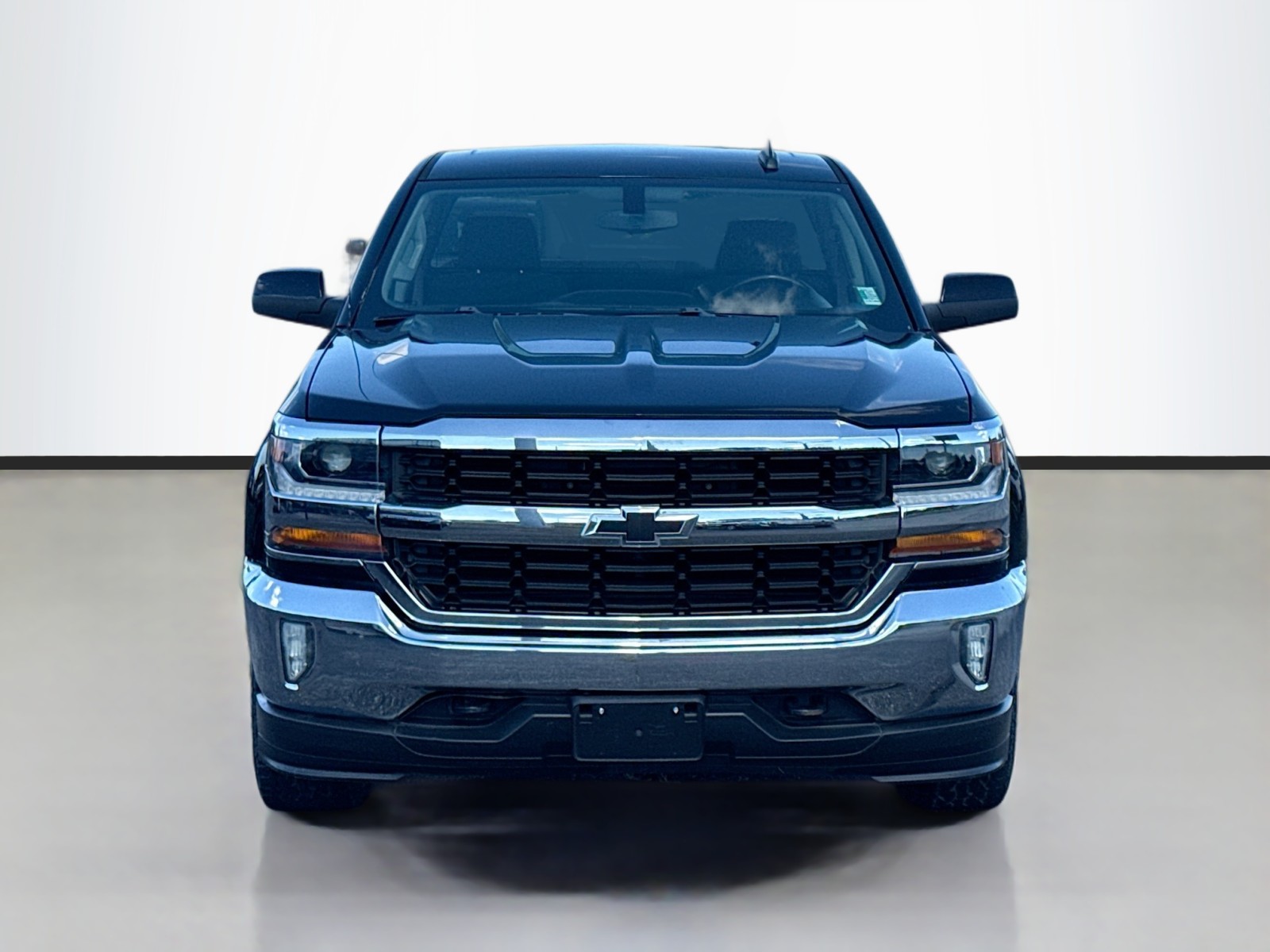 2017 Chevrolet Silverado 1500 LT photo 2